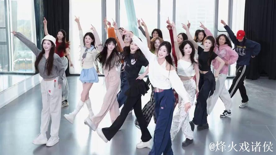 浙江男篮啦啦队社媒发布舞蹈:CBA开幕,一起舞动! 浙江男篮啦啦队社媒发布舞蹈:CBA开幕,一起舞动!