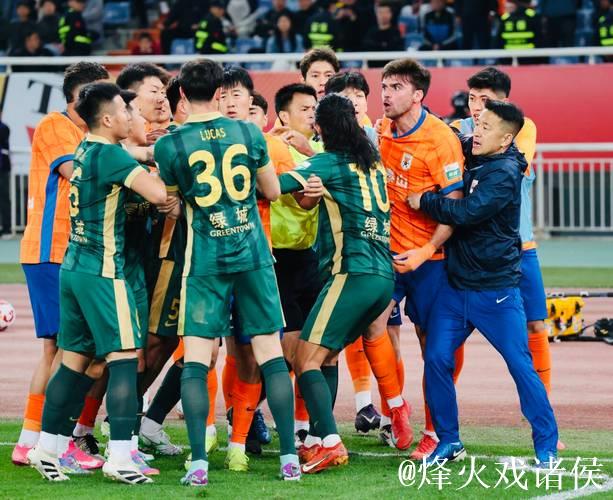 山东泰山队5名主力身背三张黄牌 打海港没人停赛 山东泰山队5名主力身背三张黄牌 打海港没人停赛