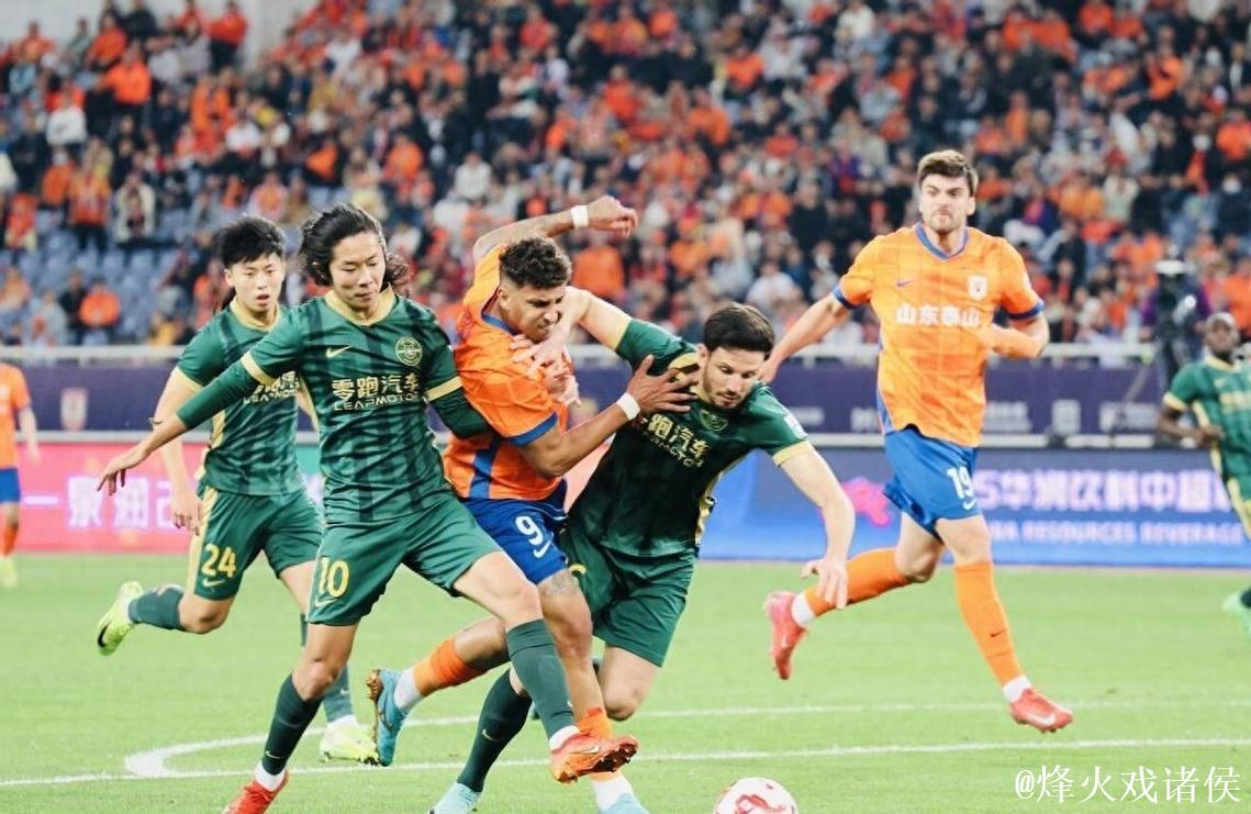 山东泰山队5名主力身背三张黄牌 打海港没人停赛 山东泰山队5名主力身背三张黄牌 打海港没人停赛